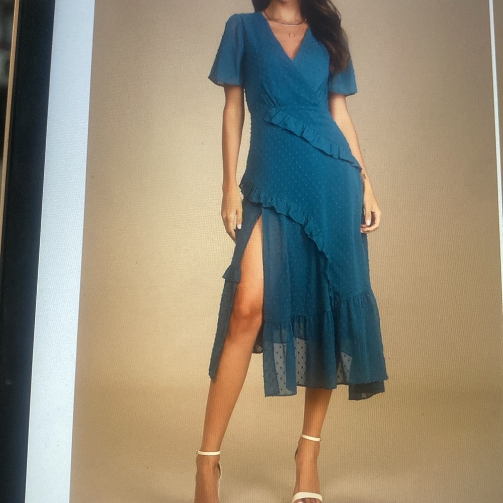 Lulu’s slate blue Swiss dot ruffled midi dress size M